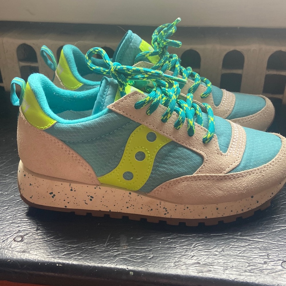 Women Saucony jazz sneakers size 5